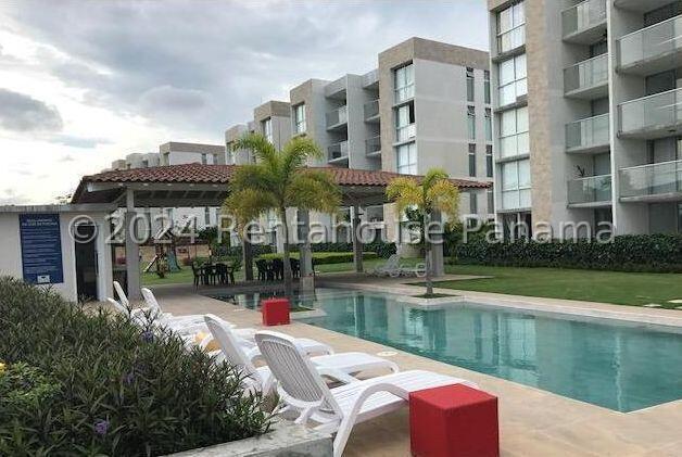 Fully Furnished 2-Bedroom Apartment Near the Beach